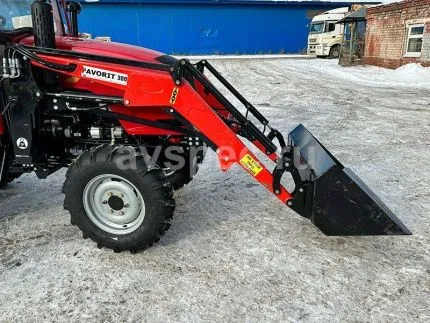 Трактор Dongfeng DF-404C G2 с кабиной с фронтальным погрузчиком