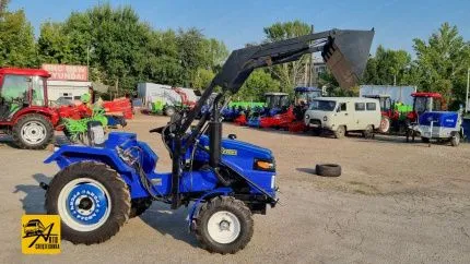 Минитрактор Русич Т-25 с фронтальным погрузчиком