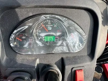 Трактор Dongfeng DF-404C G2 с кабиной с фронтальным погрузчиком